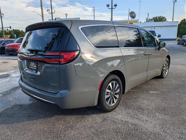 2022 chrysler pacifica hybrid touring l