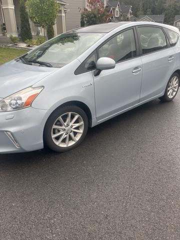 2012 toyota prius v five