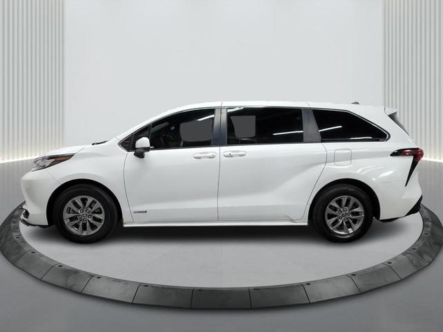 2021 toyota sienna le