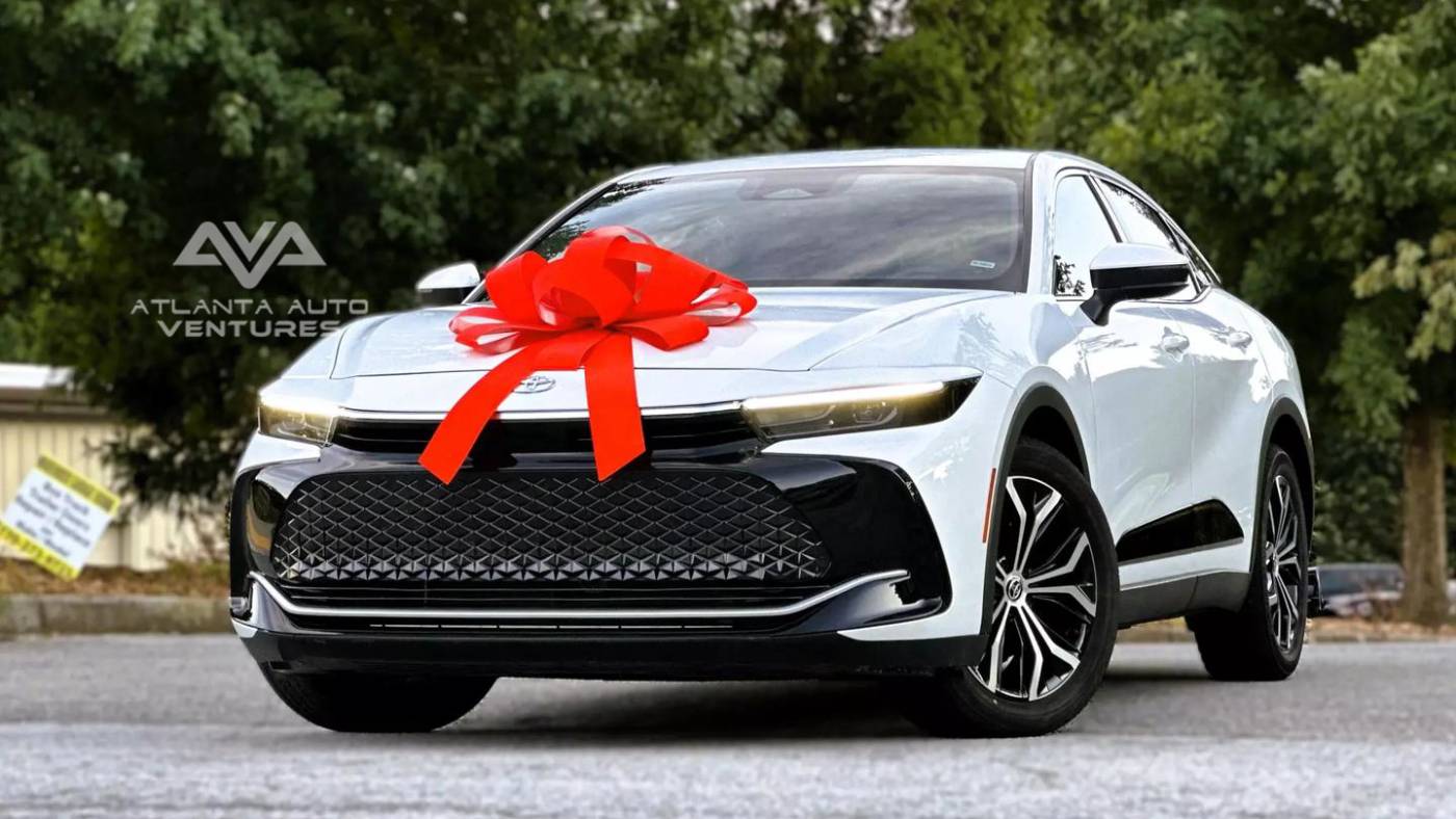 2024 toyota crown xle