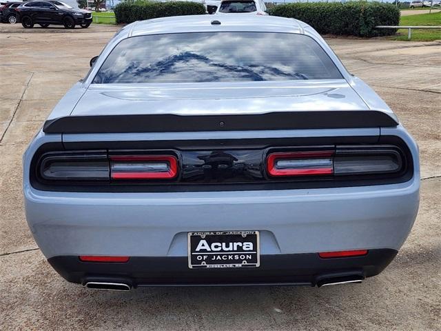 2022 dodge challenger sxt