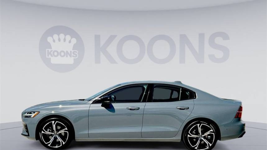 2024 volvo s60 b5 plus dark theme