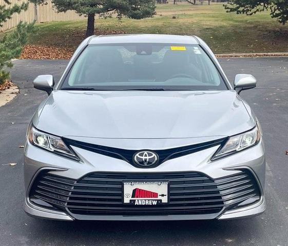 2022 toyota camry le