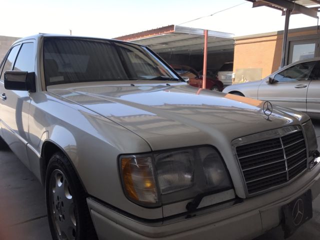 az car! rust free! white with navy leather 1994 e320 sedan drives great