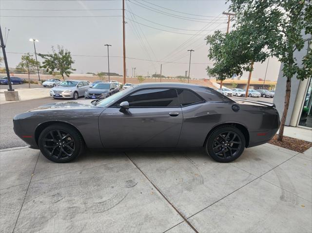 2022 dodge challenger sxt
