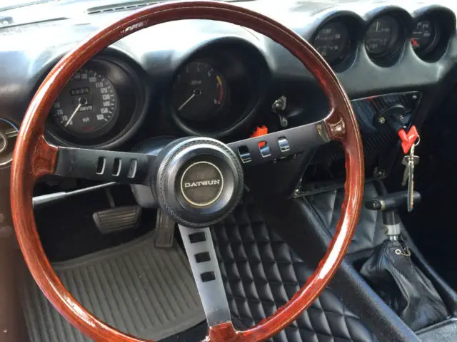 restored v8 240z 1971
