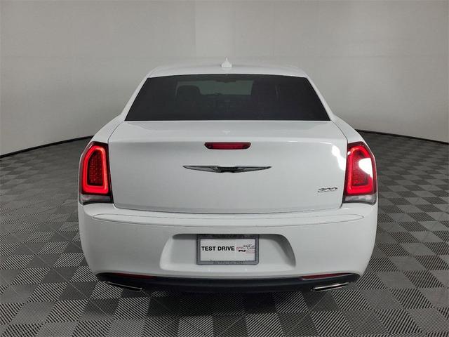2020 chrysler 300 touring