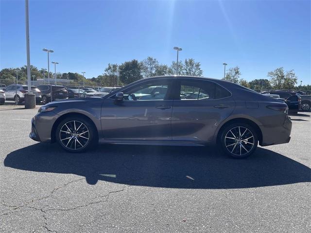 2022 toyota camry se