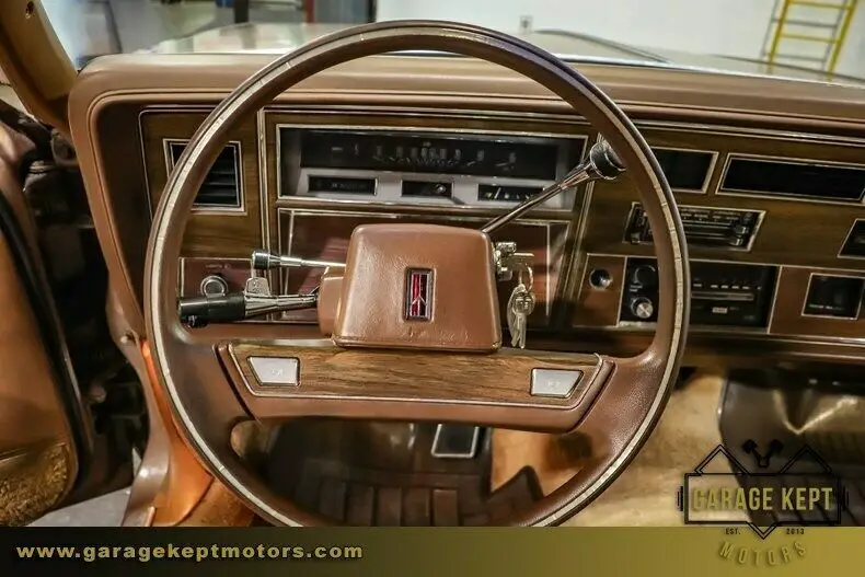 1990 oldsmobile custom cruiser wagon beige/wood grain station wagon 5.0l v8 9067