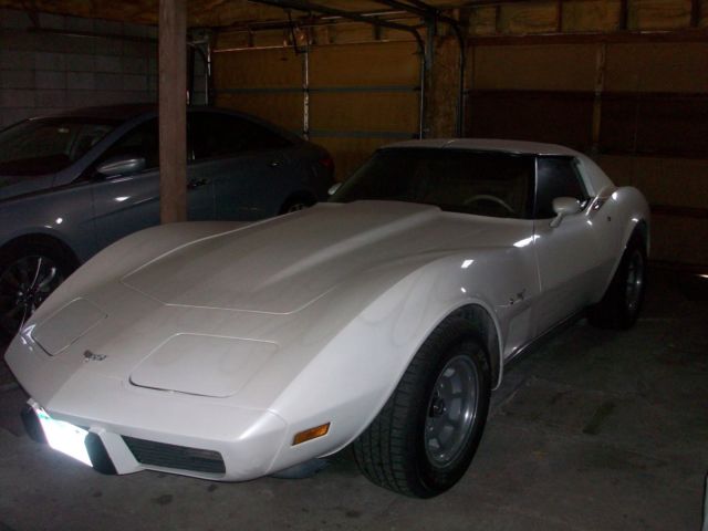 1977 corvette vehicle