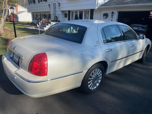 2004 lincoln town car signature