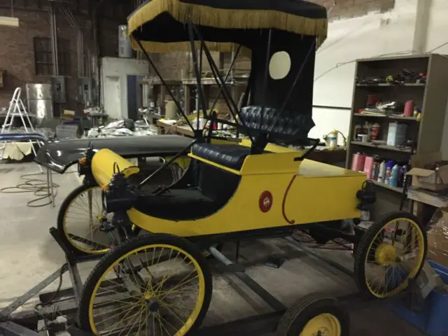 1903 oldsmobile classic and historical car replica
