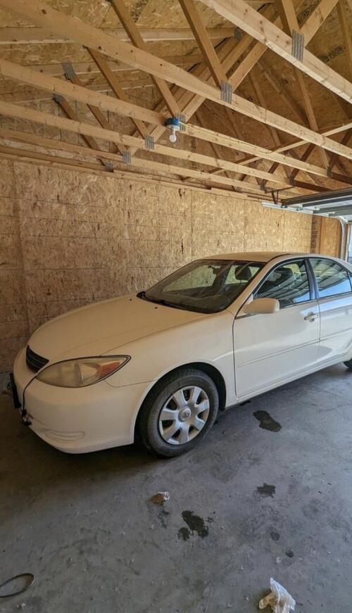 runs & drives good! 158,500 miles$2000 obo(salvage title)(airbag light is on)- ac/