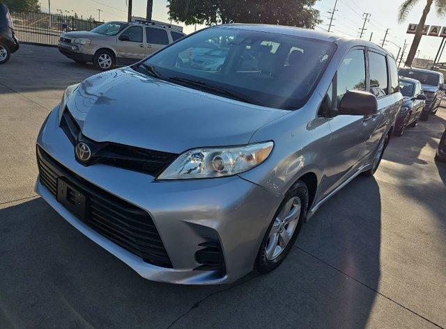 2018 toyota sienna l