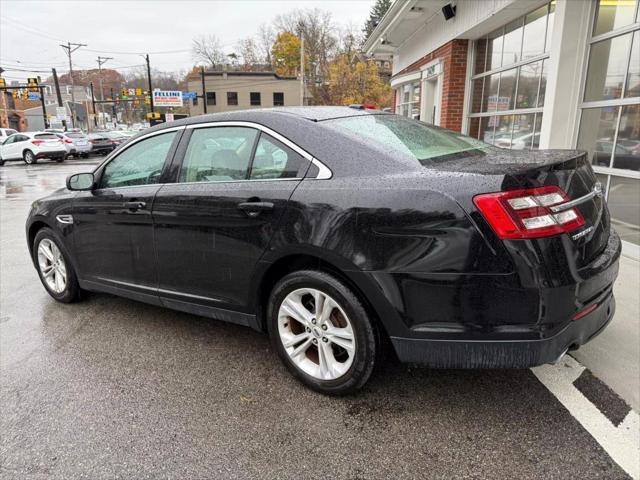 2016 ford taurus se
