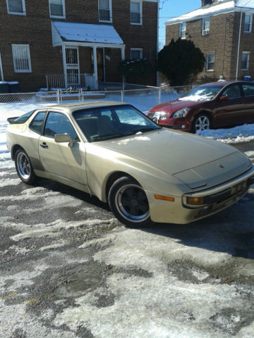 1983 porsche 944 base coupe 2-door 2.5l