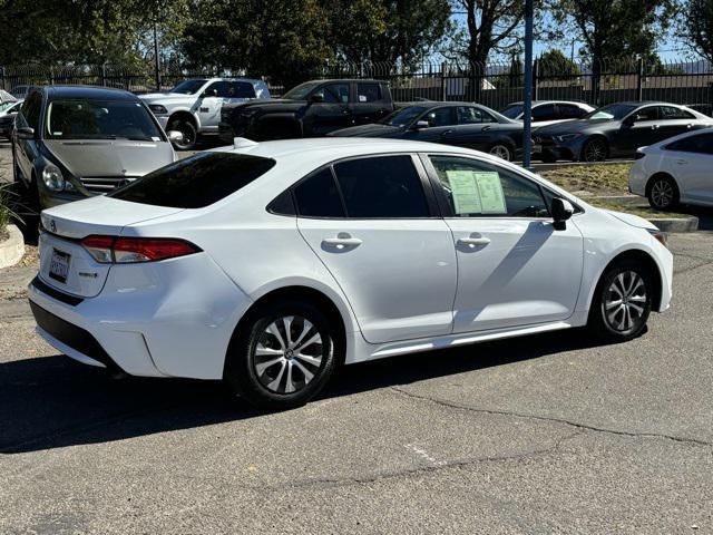 2022 toyota corolla hybrid le