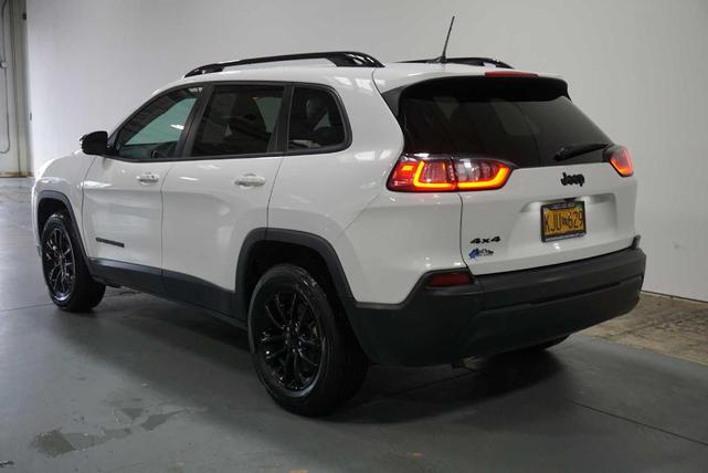 2023 jeep cherokee altitude lux