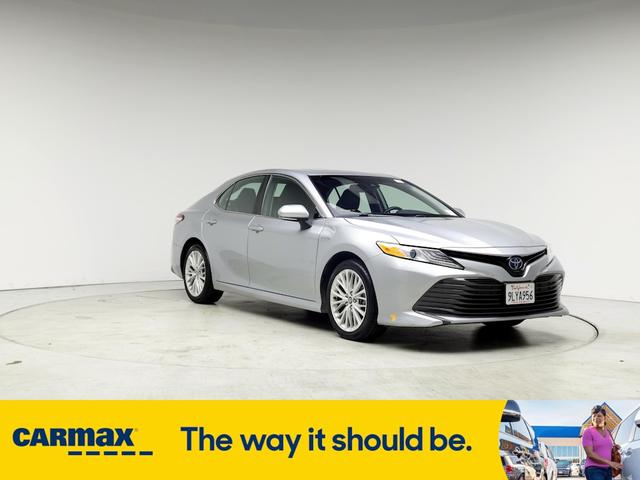 2019 toyota camry hybrid xle