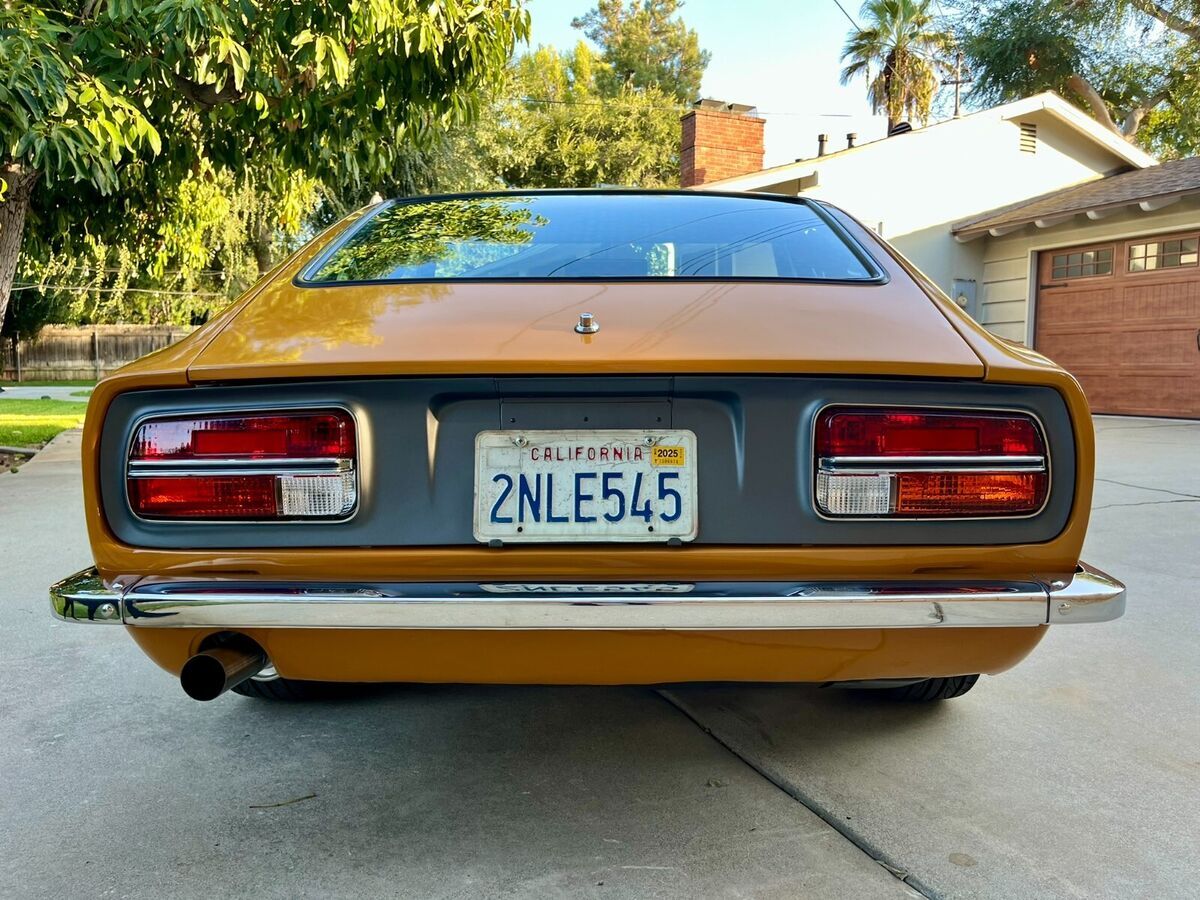 1972 datsun 240z safari gold with 4 speed