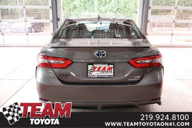 2018 toyota camry hybrid se