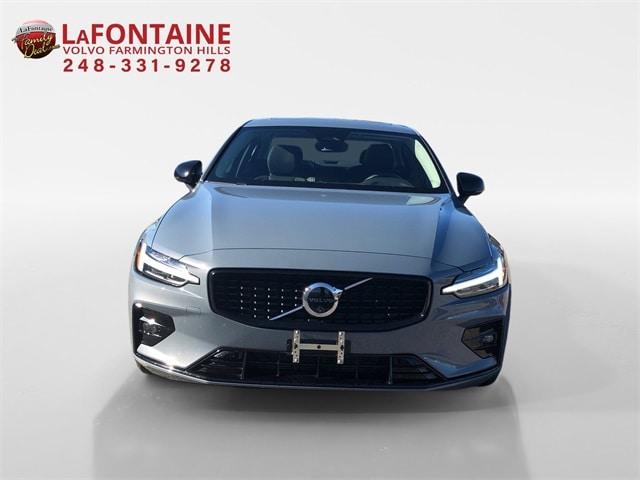 2024 volvo s60 b5 plus dark theme