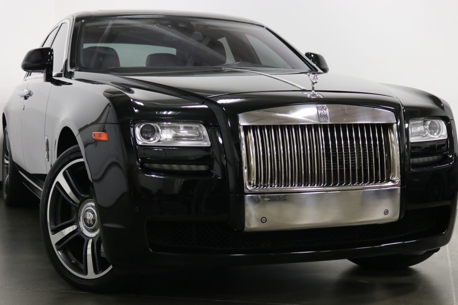 2014 rolls-royce ghost luxury sedan