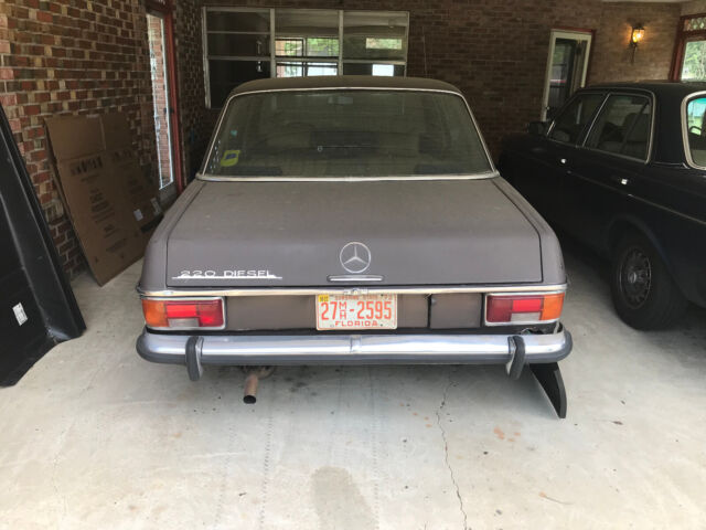 1972 mercedes-benz 220d, 4-speed manual transmission, diesel engine