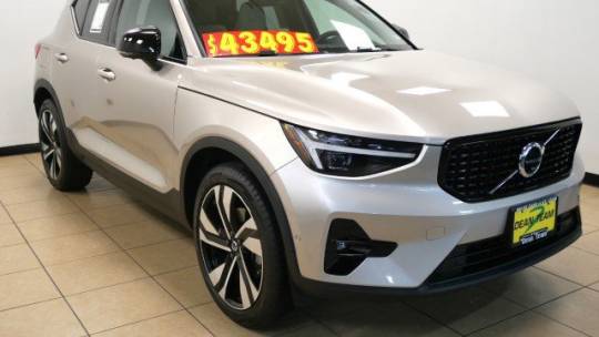 2023 volvo xc40 b5 ultimate dark theme