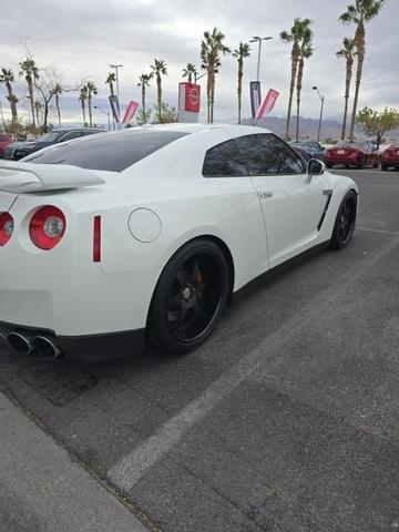 2011 nissan gt-r premium