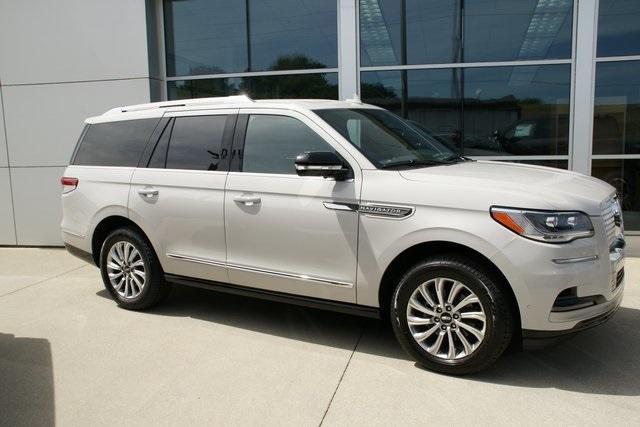 2022 lincoln navigator standard