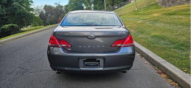 2005 toyota avalon limited