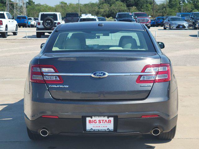 2018 ford taurus se