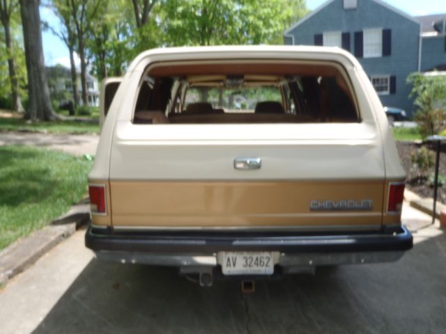 1991 last yr square body suburban 454 like new low miles ! low reserve!