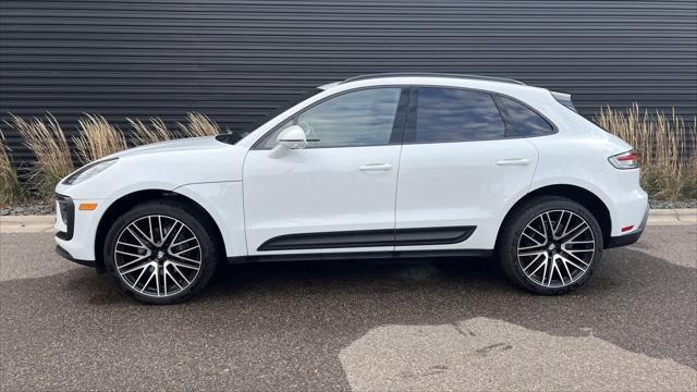 2022 porsche macan base