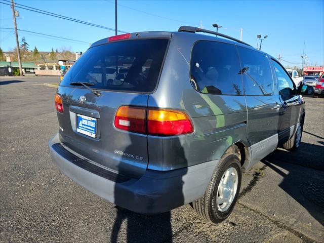 1998 toyota sienna le