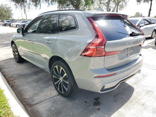 2024 volvo xc60 b5 plus dark theme