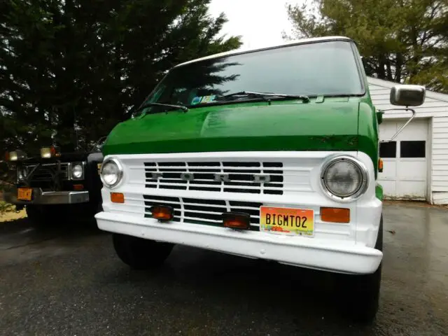 1974 ford econoline e-200 club wagon van