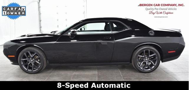 2022 dodge challenger sxt