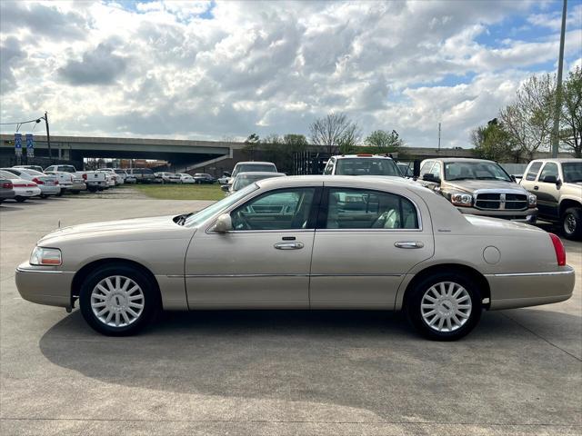 2005 lincoln town car signature
