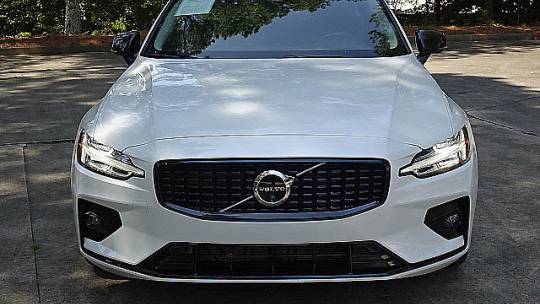 2024 volvo s60 b5 plus dark theme