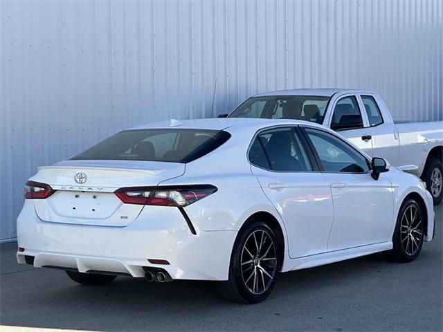 2021 toyota camry se