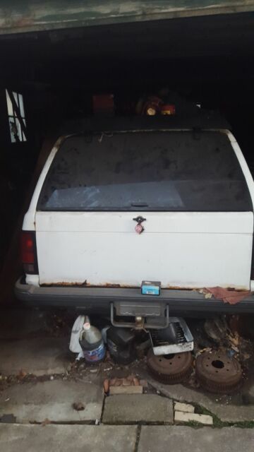 1985/94 s 10 blazer 2 door white/ gray no running but a model you can not find