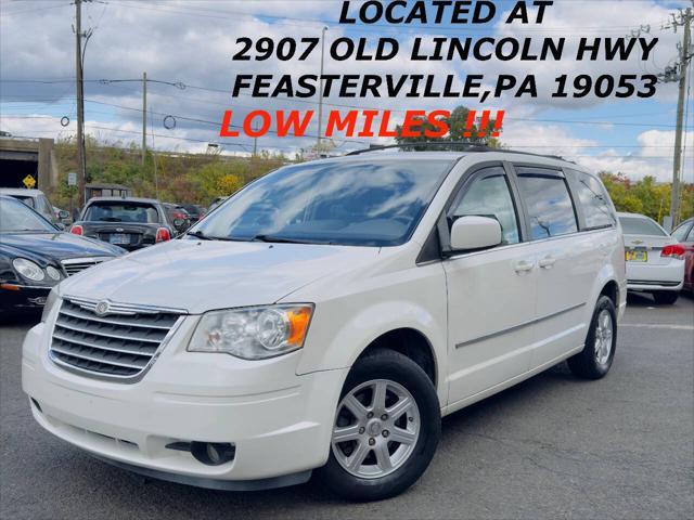2010 chrysler town & country touring
