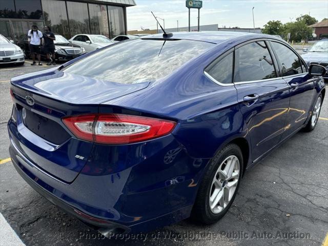 2016 ford fusion se