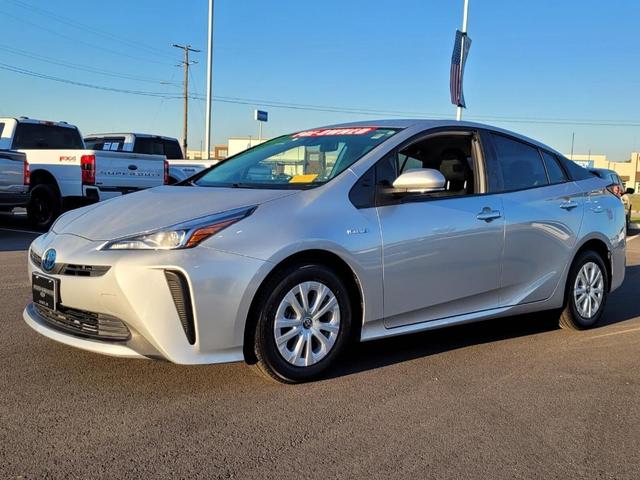 2019 toyota prius l
