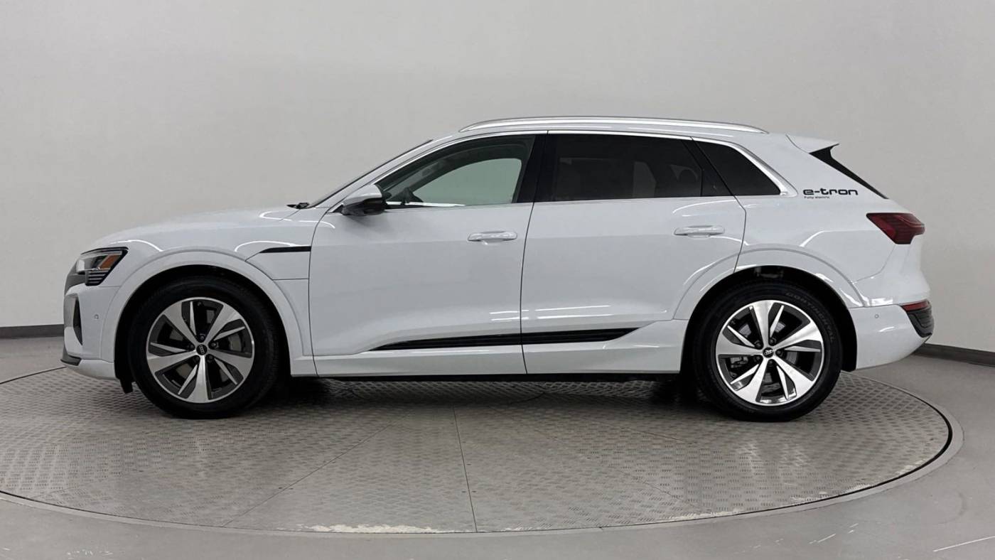 2024 audi q8 e-tron quattro premium plus
