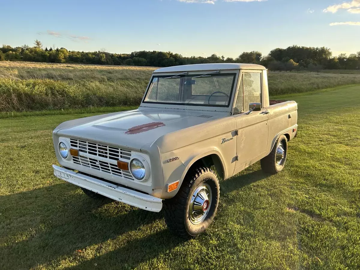1969 ford bronco suv white