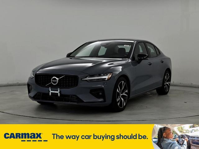 2024 volvo s60 b5 core dark theme