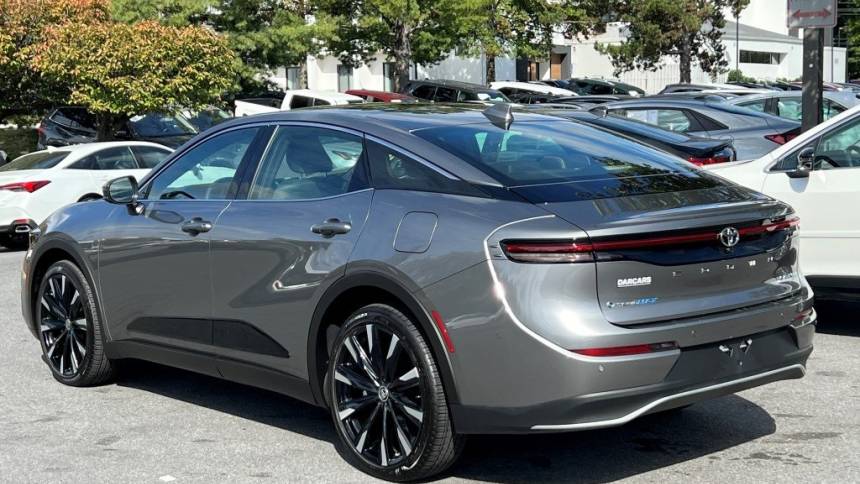 2024 toyota crown platinum